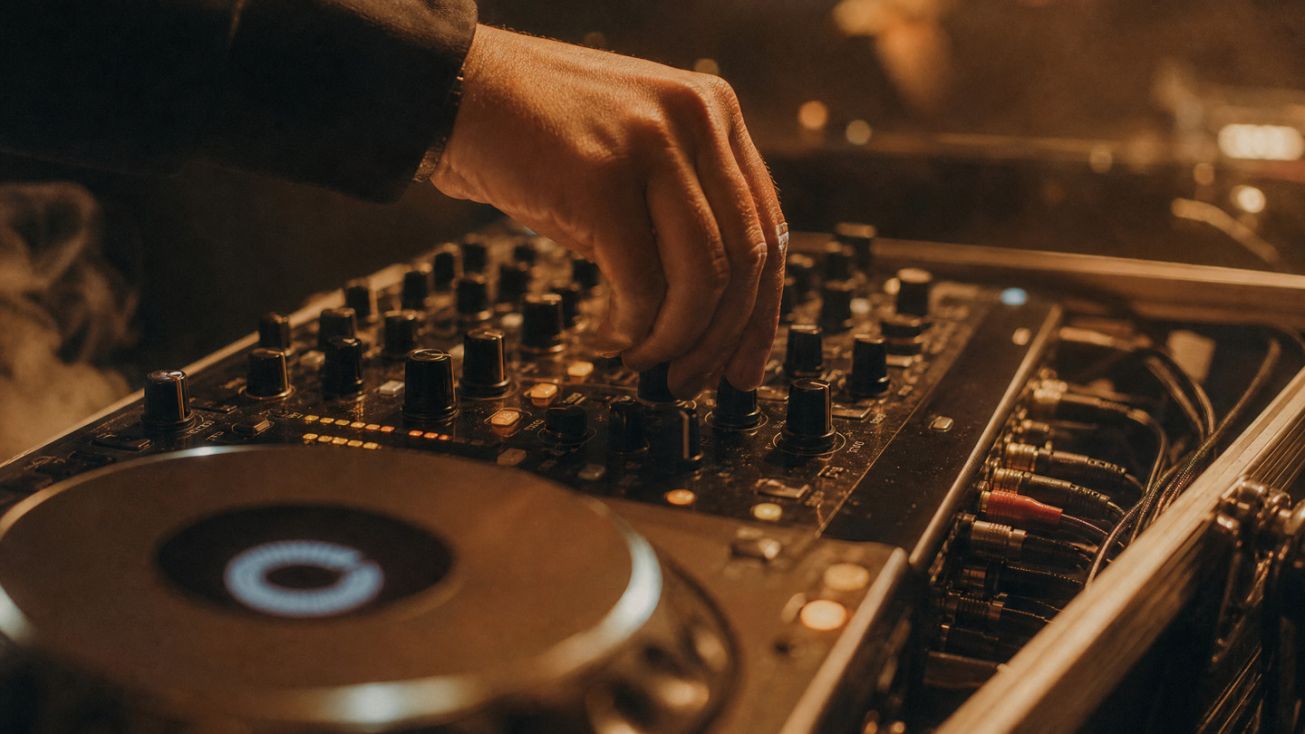 Эксклюзивный DJ & Saxophone Set