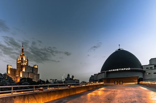 Two capitals of the Universe: Peter the Great and the Planetarium